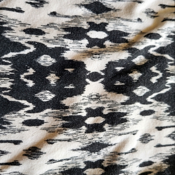 Patterned Crop Top - Picture 2 of 4